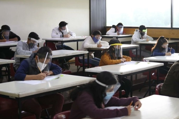 Jóvenes presentan examen de admisión para el Instituto Politécnico Nacional, en la Escuela Superior de Cómputo. Foto Yazmín Ortega Cortés / Archivo