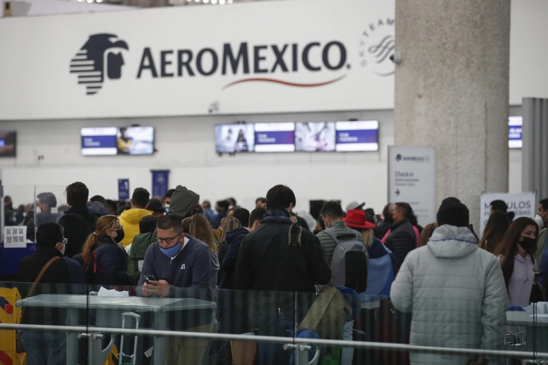 “La decisión es resultado de los análisis de red, ubicación y necesidades de clientes, así como el aprovechamiento de la infraestructura aeroportuaria en esta terminal”, dijo la aerolínea. Foto Víctor Camacho / Archivo