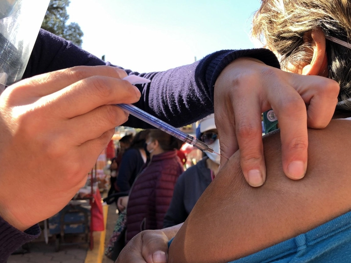 El gobierno de la CDMX inició hace unas semanas la aplicación gratuita de la vacuna contra la influenza. Foto Luis Castillo 