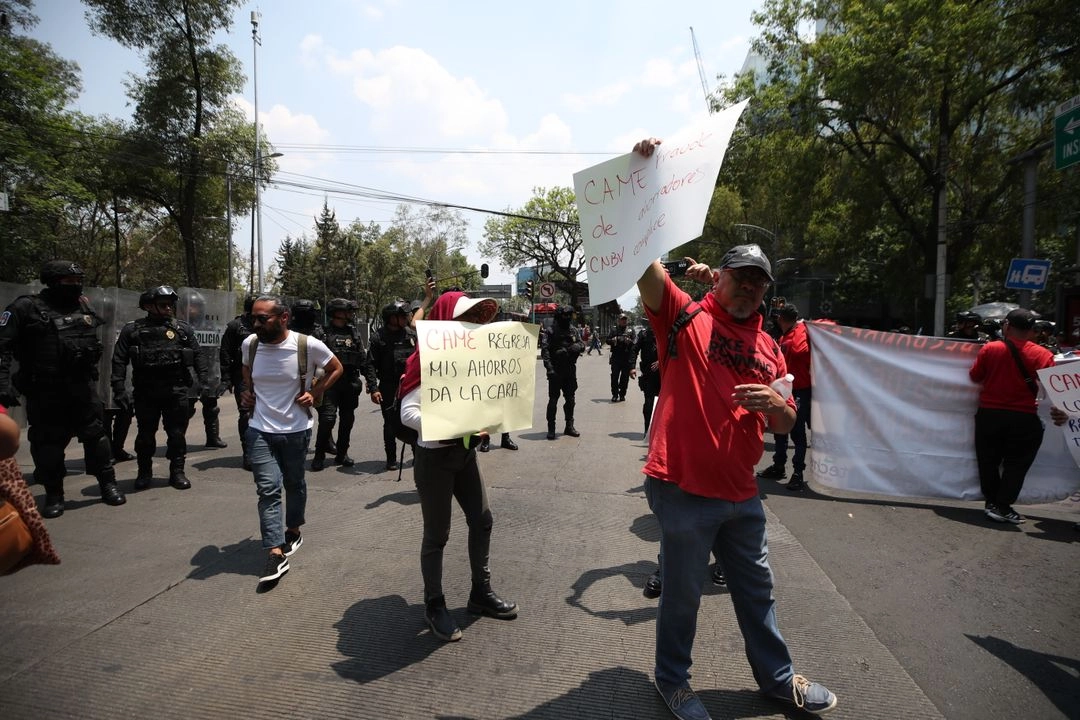 Ahorradores de la financiera popular se han manifestado en diversas ocasiones para exigir información sobre el cierre inesperado de la CAME. Foto 