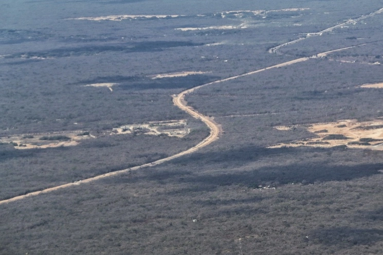 Panorámica del tramo 3 del Tren Maya en la zona de Teya, en Mérida, Yucatán, en imagen de marzo de 2023. Foto Marco Peláez