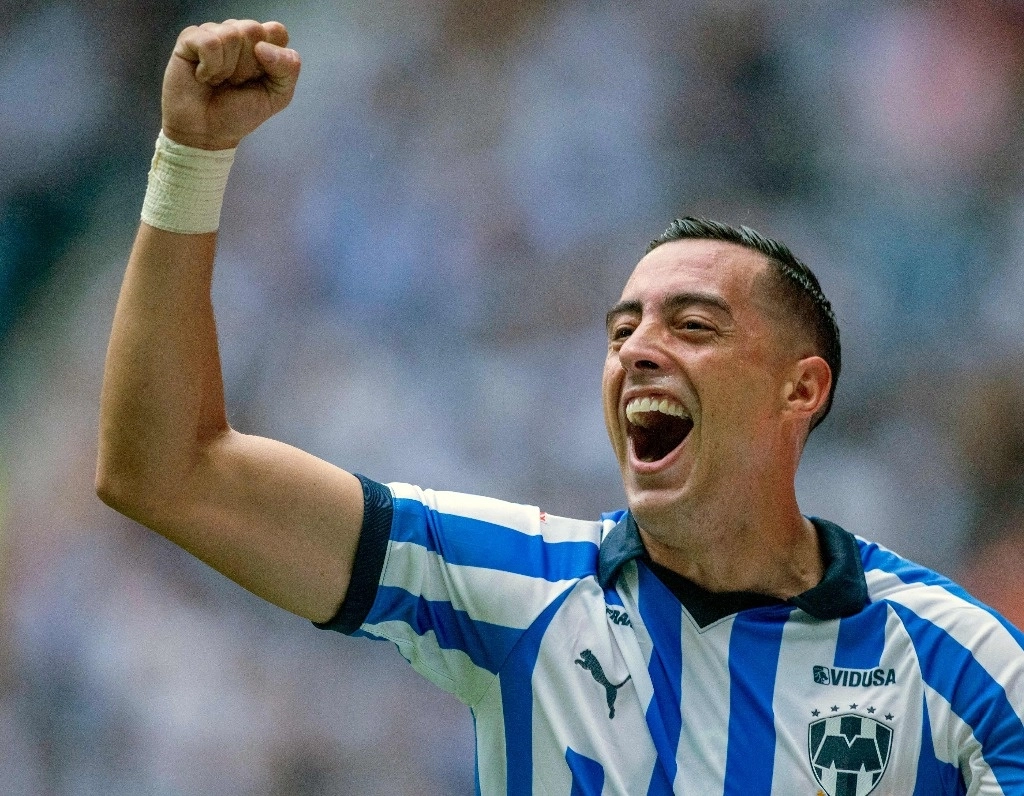 Rogelio Funes Mori, celebra tras anotar contra Bravos de Juárez durante el partido de futbol del torneo Apertura 2023 mexicano en el estadio BBVA Bancomer en Monterrey, el 7 de octubre de 2023. Foto Afp