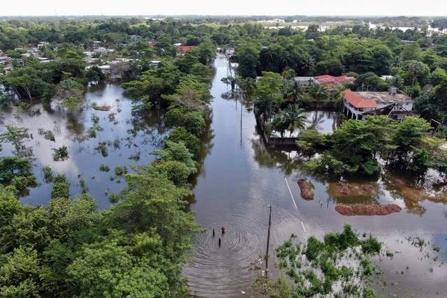 Vista aérea del Río Grijalva tras las inundaciones en Villahermosa, Tabasco. Foto Afp