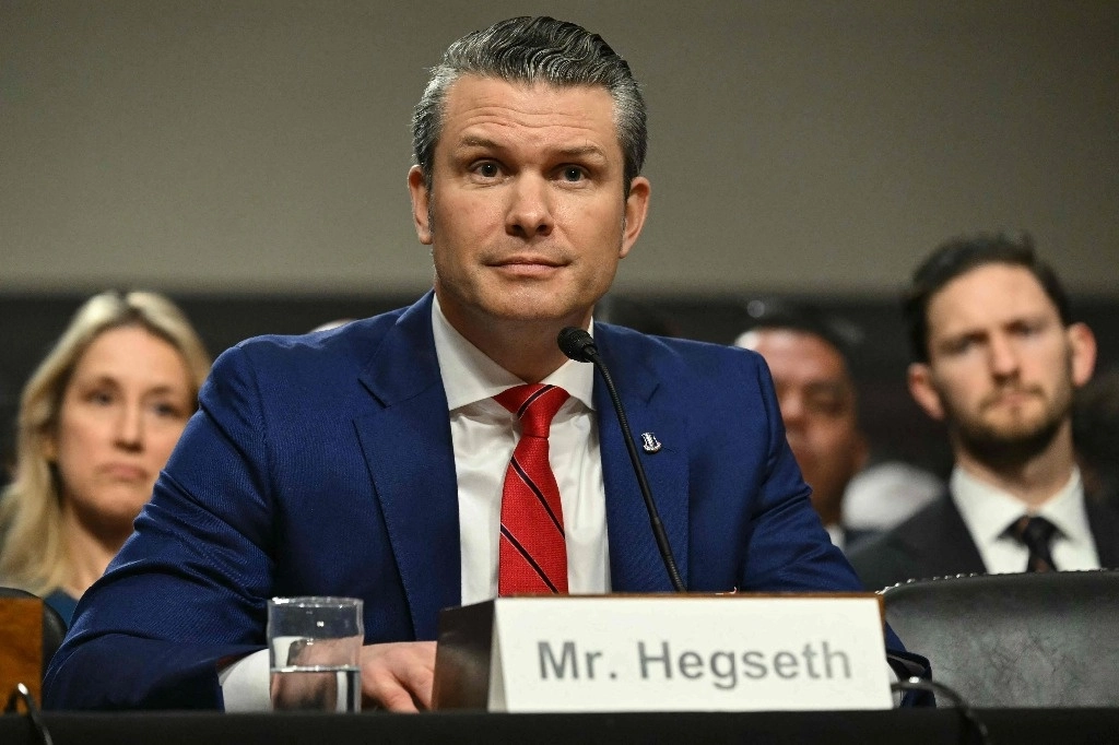 Pocas veces un candidato al gabinete se ha enfrentado a tantas preocupaciones sobre su experiencia y comportamiento como Hegseth. Foto Ap.