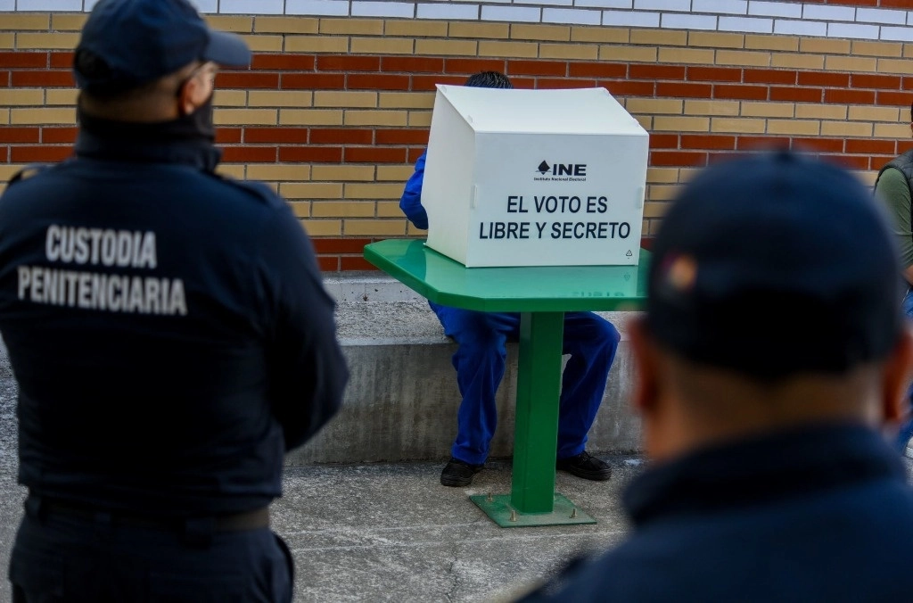 Personas en prisión preventiva, en el Edomex, durante una votación. Foto Cuartoscuro / Archivo 