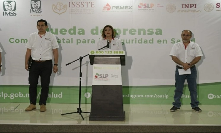 La secretaria de Salud, Mónica Liliana Rangel (centro), afirmó que éste es el último momento para adoptar las medidas de sana distancia. Foto Vicente Juárez