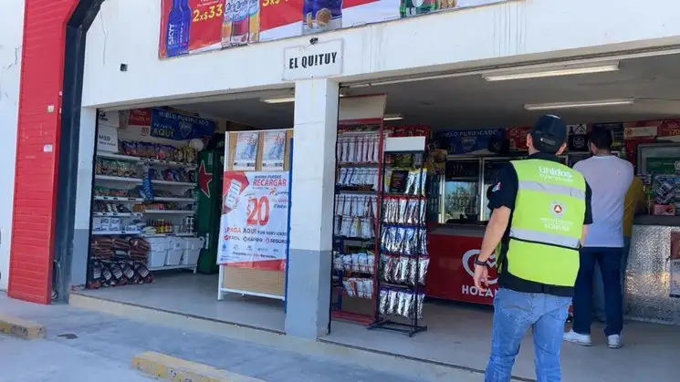 Protección Civil de Sonora realiza operativos para cerrar negocios no esenciales. Foto Twitter @uepcsonora