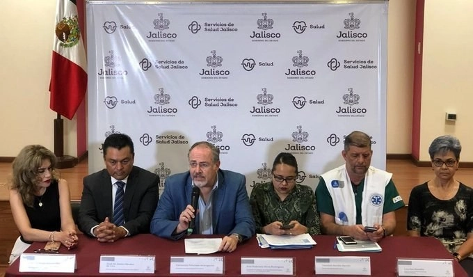 El secretario de Salud de Jalisco, Fernando Petersen, informó sobre las nuevas cifras de casos detectados sobre coronavirus en el estado, el 19 de marzo de 2020. Foto tomada de Twitter @FPetersenA