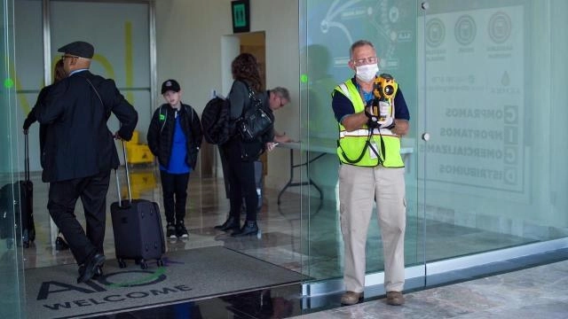 Medidas de prevención contra el coronavirus en el Aeropuerto Internacional de Querétaro. Foto @gobqro
 