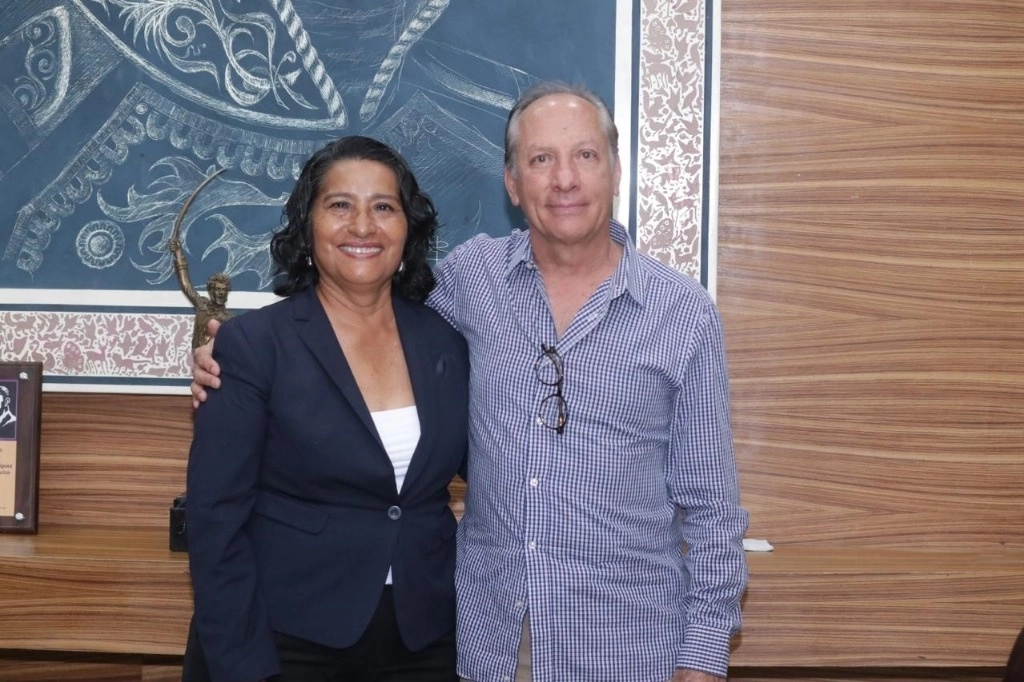 Abelina López Rodríguez, presidenta municipal de Acapulco, Guerrero y Guillermo Diez Barroso, director de Finanzas y de Planeación Estratégica del Abierto Mexicano de Tenis. Foto ‘La Jornada’
