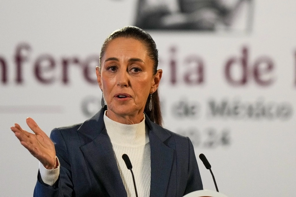 La presidenta Claudia Sheinbaum durante una de sus conferencias llamadas "las mañaneras del pueblo". Foto AP / archivo 