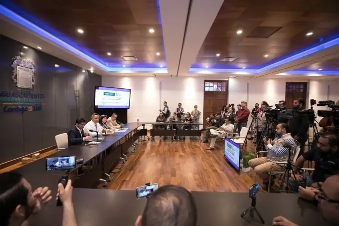 En conferencia de prensa, el Gobierno de Aguascalientes informa a la sociedad sobre el desarrollo del Covid-19. Foto @GobAgs 