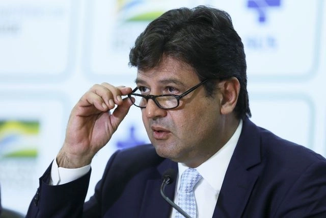 Luiz Henrique Mandetta, ministro de Salud de Brasil confirmó el segundo caso de Covid-19. Foto Afp 