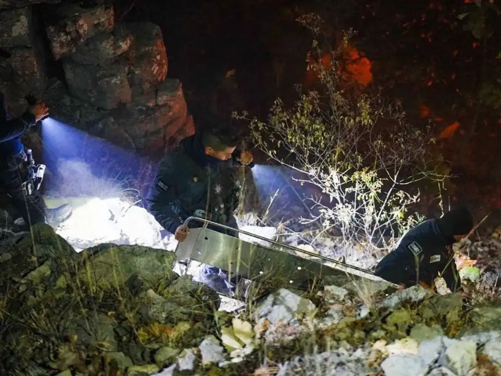 El hecho sucedió el miércoles 15 de enero en las inmediaciones de Puente de Camotlán, donde las labores de rescate aún continúan debido a complicaciones por el difícil acceso al lugar. Foto tomada de Facebook @SSPCNay


