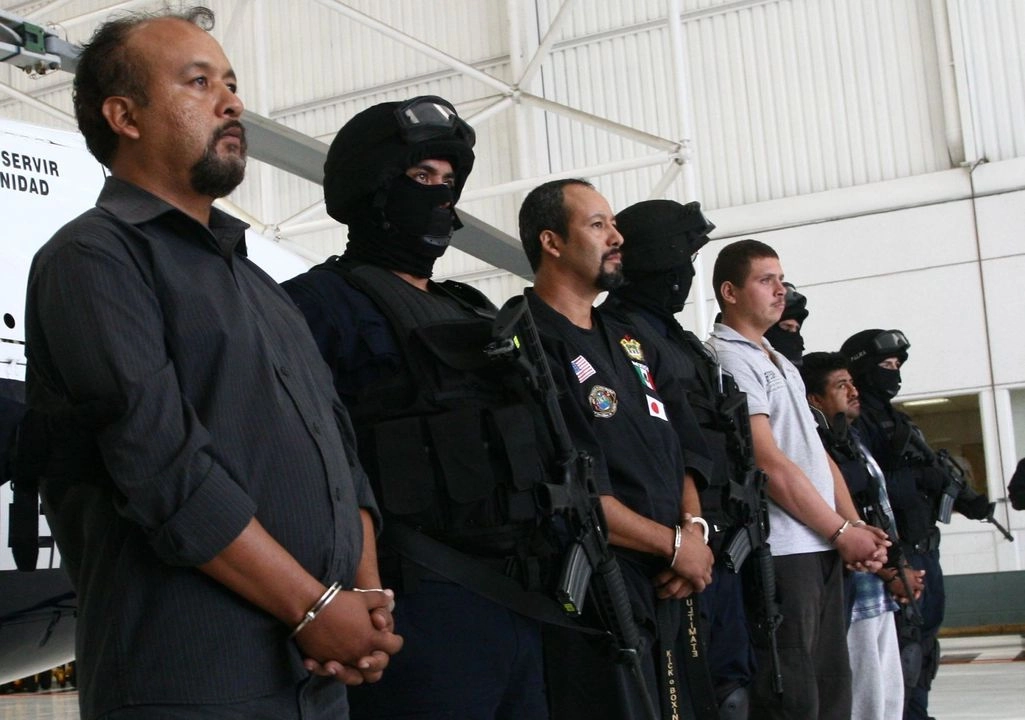 Presentación de integrantes importantes de la banda criminal 'Los Rojos', al cual pertenecía 'El Chelas'