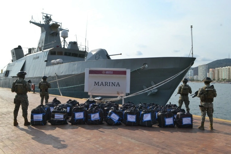Imagen de la droga asegurada por efectivos de la Marina, al sureste de Acapulco. Imagen difundida por la dependencia federal 