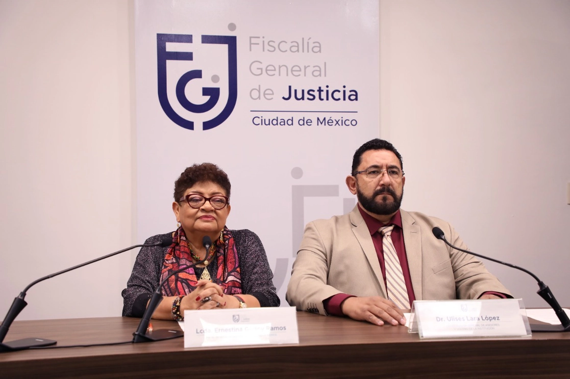 La titular de la FGJ-CDMX, Ernestina Godoy Ramos, destacó que el plan de investigación que llevan a cabo sobre el choque en la L3 del Metro, incluye el tema de la reparación integral del daño para las víctimas. Foto Laura Gómez Flores