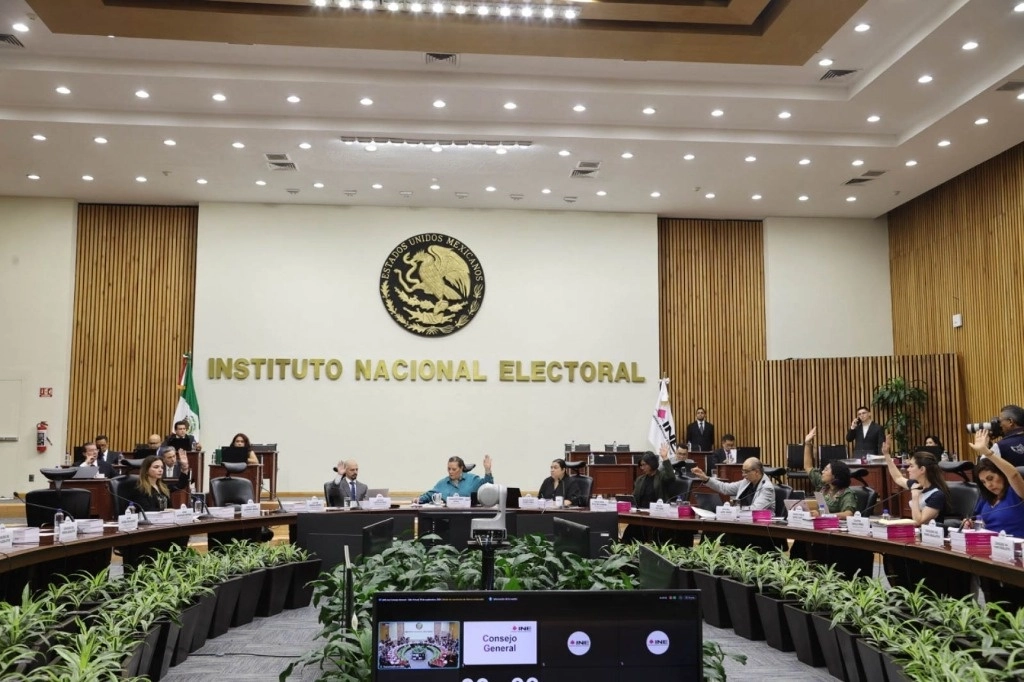 El decreto dispone que el Consejo General del INE podrá emitir los acuerdos que estime necesarios para la organización, desarrollo, cómputo, vigilancia y fiscalización del proceso electoral extraordinario 2024-2025. Foto Cuartoscuro