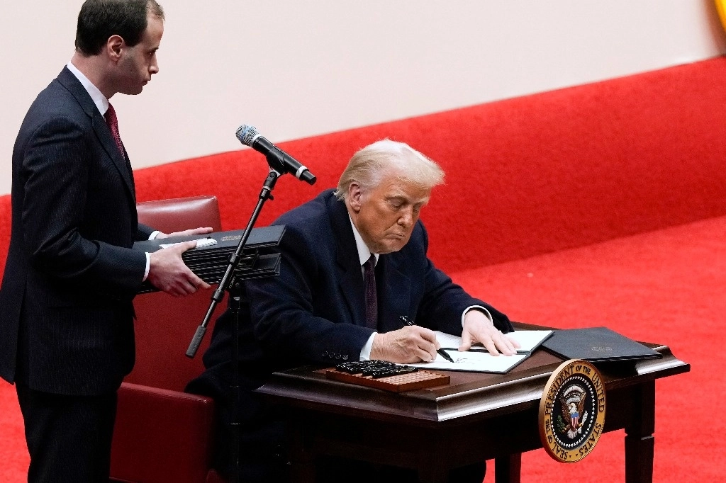 Trump dijo erróneamente que España estaba en el BRICS cuando un periodista le preguntó sobre países de la OTAN que no cumplen con el mínimo de la alianza militar de gastar el 2 por ciento de su producto interno bruto (PIB) en defensa, como España. Foto Ap.