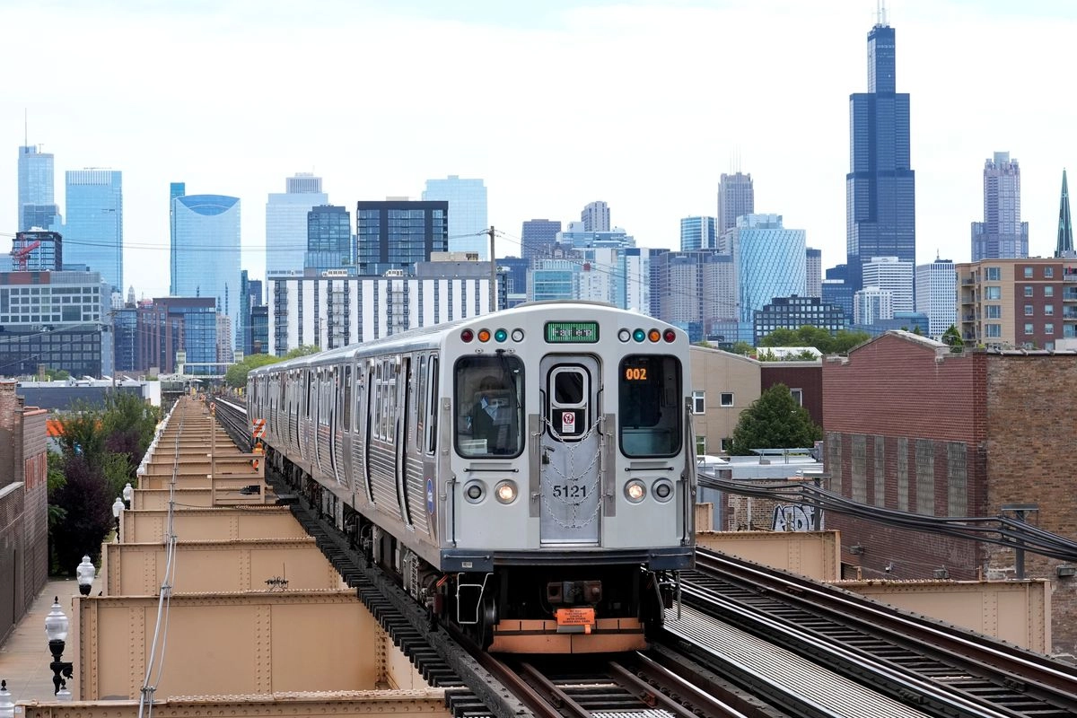 El gobierno de Donald Trump congeló ayer 2 mil 100 millones de dólares en fondos para el transporte de Chicago, privando de recursos a otra ciudad demócrata. La imagen, del 12 de agosto de 2024. Foto 