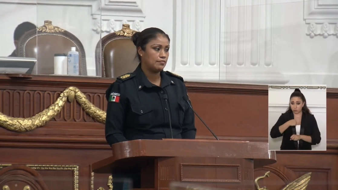 Además, el Congreso de la CDMX entregó el reconocimiento a la paramédica Eloísa Herrera Quijano, quien participó en el rescate de una recién nacida en Iztacalco. Foto Captura de pantalla
