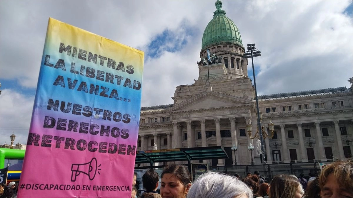 Miles de voces de discapacitados y sus familias celebraron la decisión del Congreso de Argentina para rechazar el veto a la ley de emergencia de discapacidad. Foto 