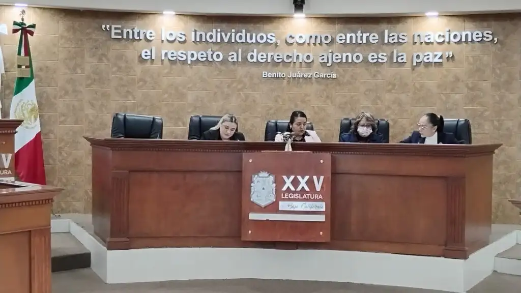 La reforma fue aprobada con 18 votos a favor de las bancadas de Morena, Verde y Fuerza por México, y en contra PT, PRI y MC, mientras que la fracción del PAN no se presentó. Foto cortesía.