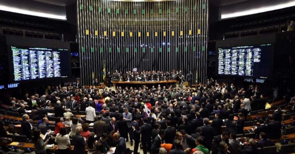 Interior del salón de sesiones del Congreso de Brasil. Foto tomada de X.