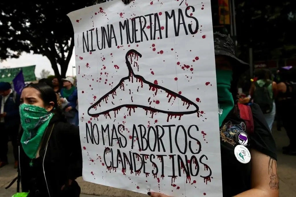 En sesión extraordinaria y reservada, el Congreso del estado de Campeche aprobó por mayoría la despenalización del aborto. La imagen, en la Ciudad de México. Foto Yazmín Ortega Cortés