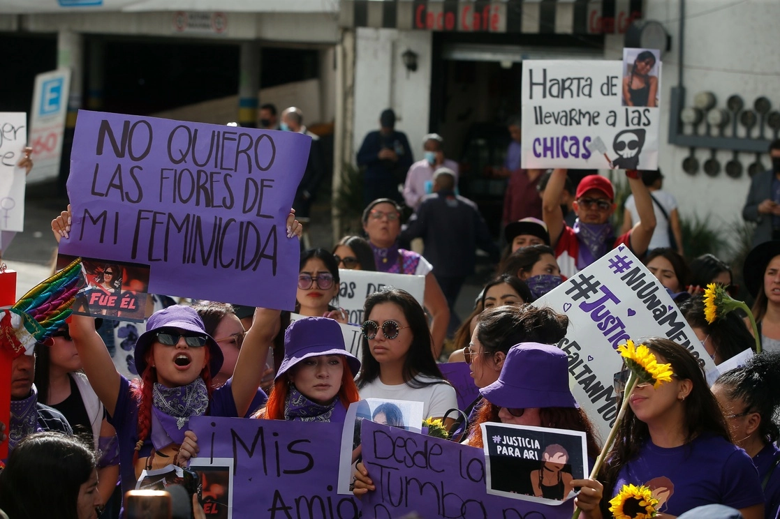 Familiares y amigos de Ariadna Fernanda López, encontrada asesinada en Morelos, durante una marcha para exigir justicia, el pasado 7 de noviembre. Foto Alfredo Domínguez