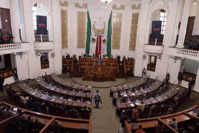 En sesión solmene, el Congreso de la CDMX guardó un minuto de silencio por los estudiantes caídos el 2 Octubre de 1968. Foto @Congreso_CdMex