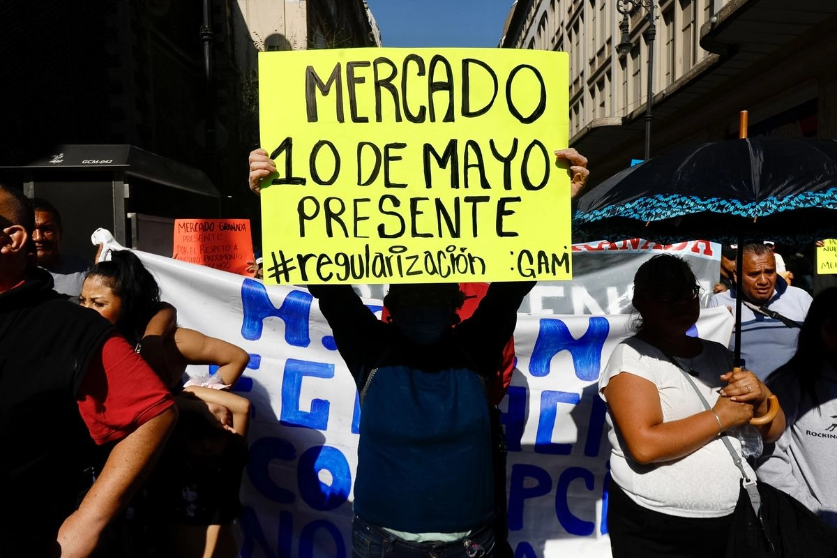 Comerciantes de mercados públicos de la CDMX han pedido que las autoridades intervengan ante la competencia desleal y la falta de mantenimiento. Foto 