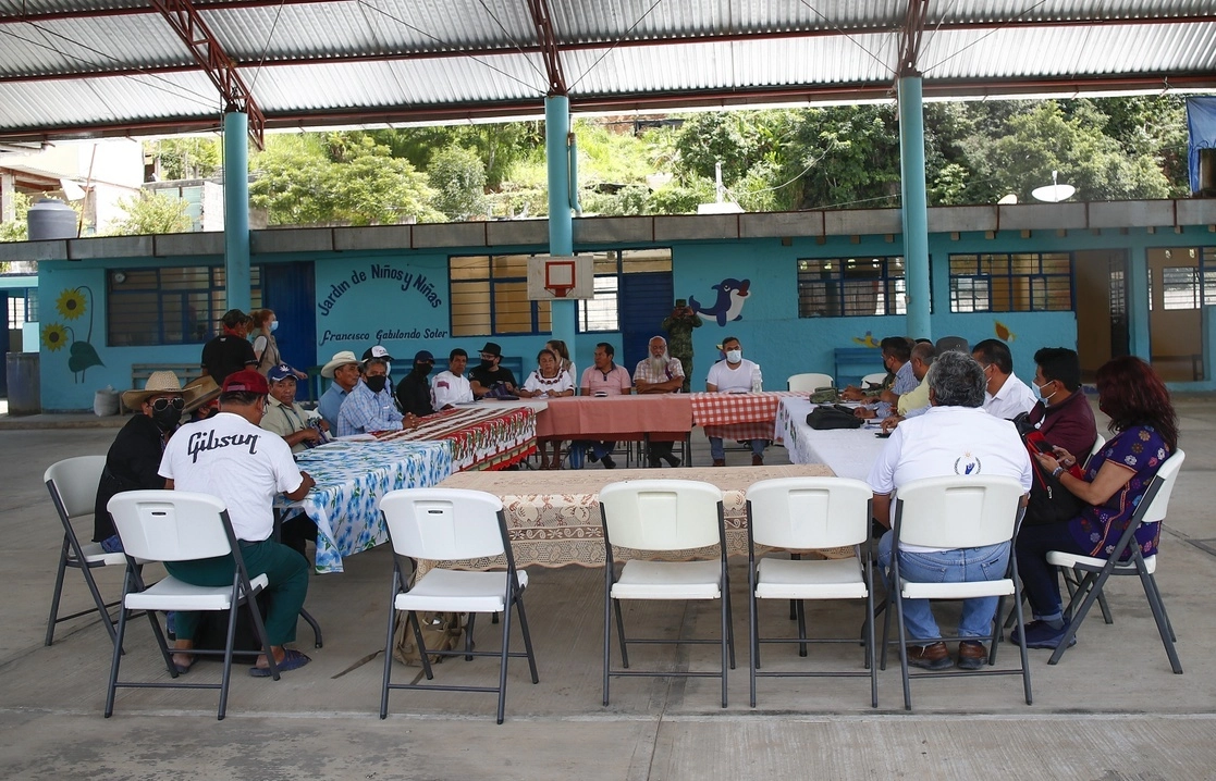 Mesa de diálogo del concejo municipal de Pantelhó. Foto Víctor Camacho/ archivo
