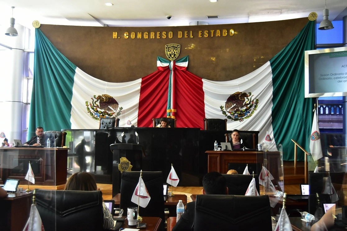 Legisladores de Morena acusaron a la gobernadora María Eugenia Campos de apoyar a grandes empresarios, pero no a las Pymes. Foto tomada del sitio de https://www.facebook.com/congresochihuahua / Archivo