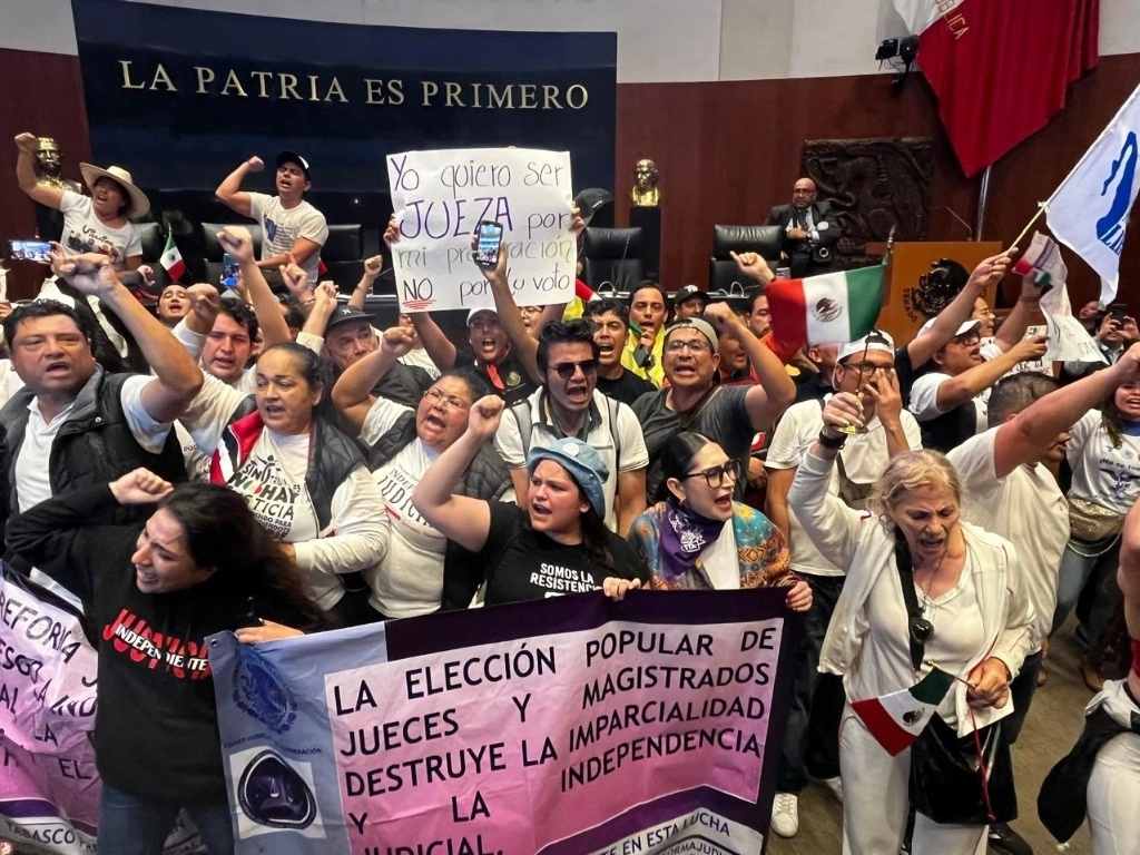 La aprobación de la reforma judicial ha generado múltiples manifestación de rechazo y apoyo de la sociedad civil. Foto Luis Castillo