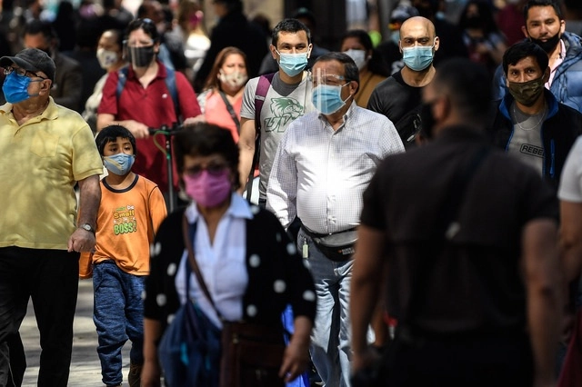 El retiro del 10% de las pensiones en Chile tiene como objetivo apoyar a las familias a paliar la crisis por la pandemia de Covid-19. Foto Xinhua