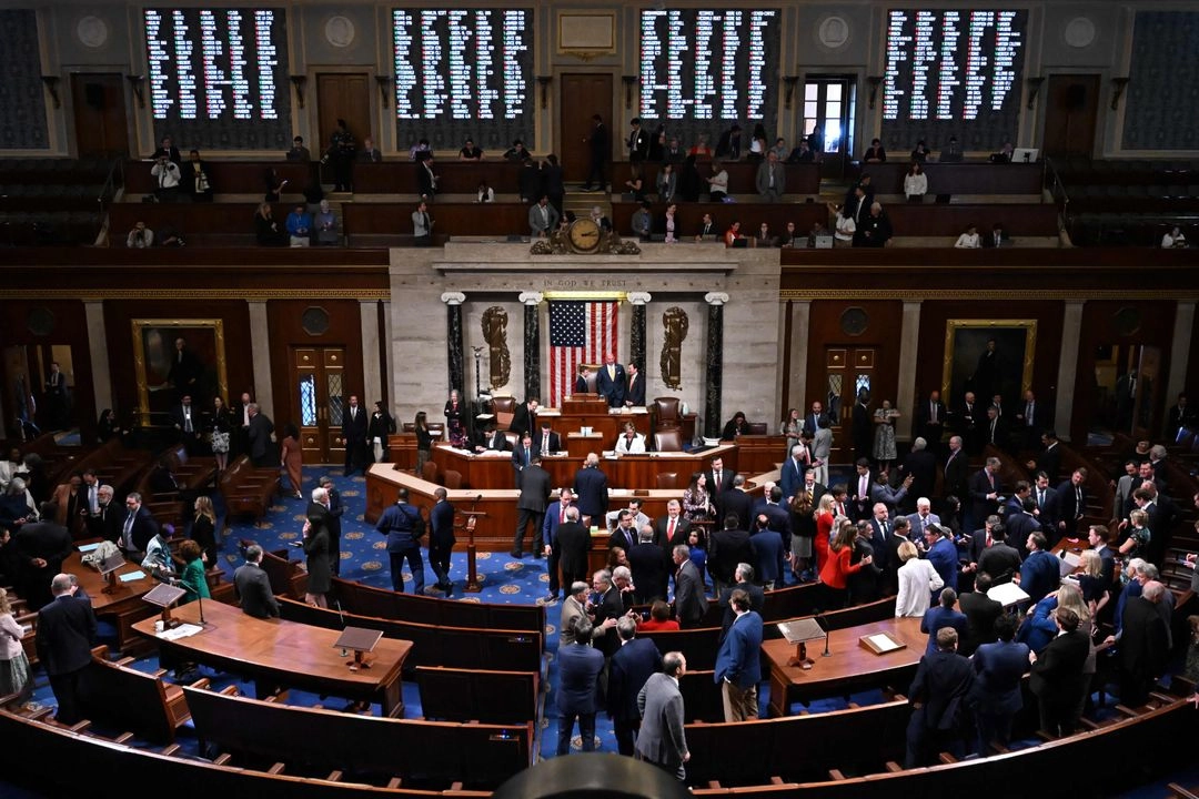 Los congresistas estadunidenses votaron el proyecto de ley fiscal del presidente Donald Trump en el pleno de la Cámara de Representantes, en el Capitolio de Estados Unidos, en Washington, D.C., el 3 de julio de 2025. Foto 