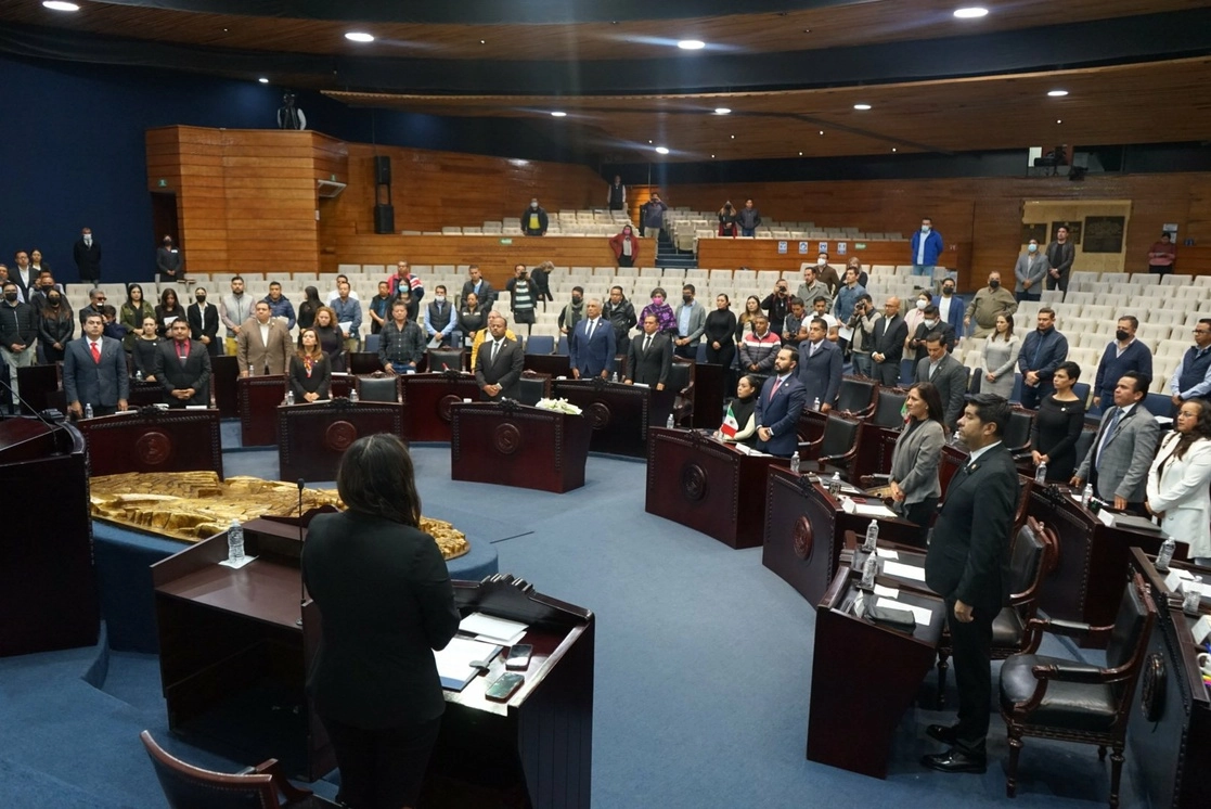 El dictamen debe ser avalado por 43 de las 84 juntas municipales para que pueda ser aprobado por el Ejecutivo estatal. Foto Tomada del Twitter @michcalderon15