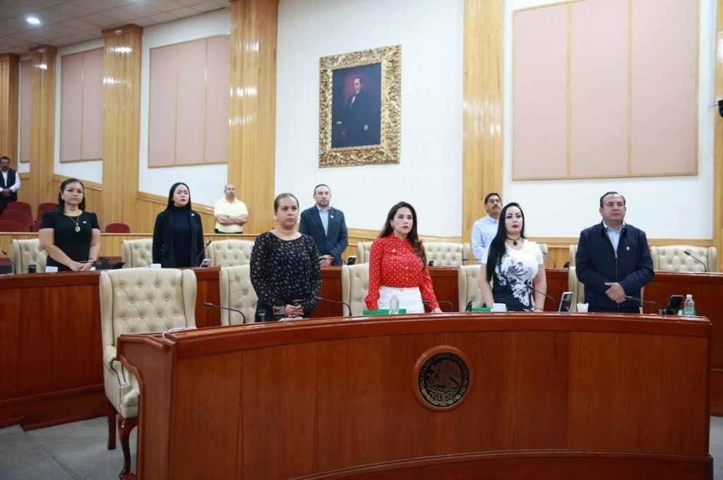 En el Congreso de Nayarit se guardó un minuto de silencio por el asesinato de la artesana indígena wixárika, Octaviana Hernández Carrillo. Foto 'La Jornada'