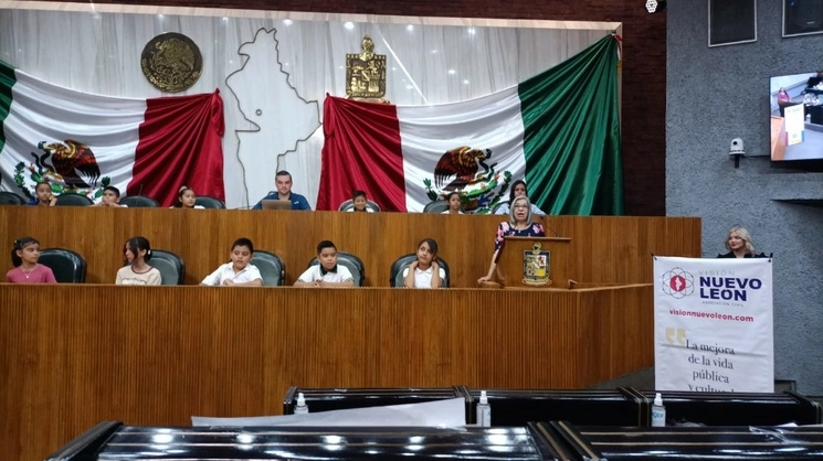 Las niñas y niños que visitaron el Congreso del Estado, forman parte de la Asamblea de Niñas y Niños Constitucionalistas, en donde se reúnen para dar lectura y comprender la Constitución Política de los Estados Unidos Mexicanos. Foto La Jornada.