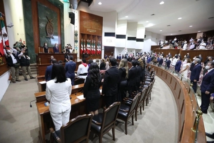 El pleno de la legislatura LXIV aprobó que se inscriban a los ilustres personajes que han participado en el reconocimiento de Sinaloa. Foto La Jornada / archivo