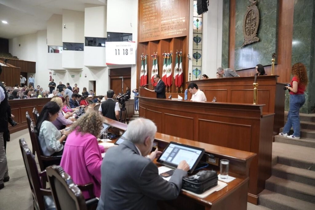 El tercer informe de gobierno de Rubén Rocha Moya fue recibido en el Congreso de Sinaloa por Yeraldine Bonilla Valverde y María Teresa Guerra Ochoa, presidentas de la Mesa Directiva y de la Jucopo. Foto Tomada de X @congresosinaloa / Archivo 