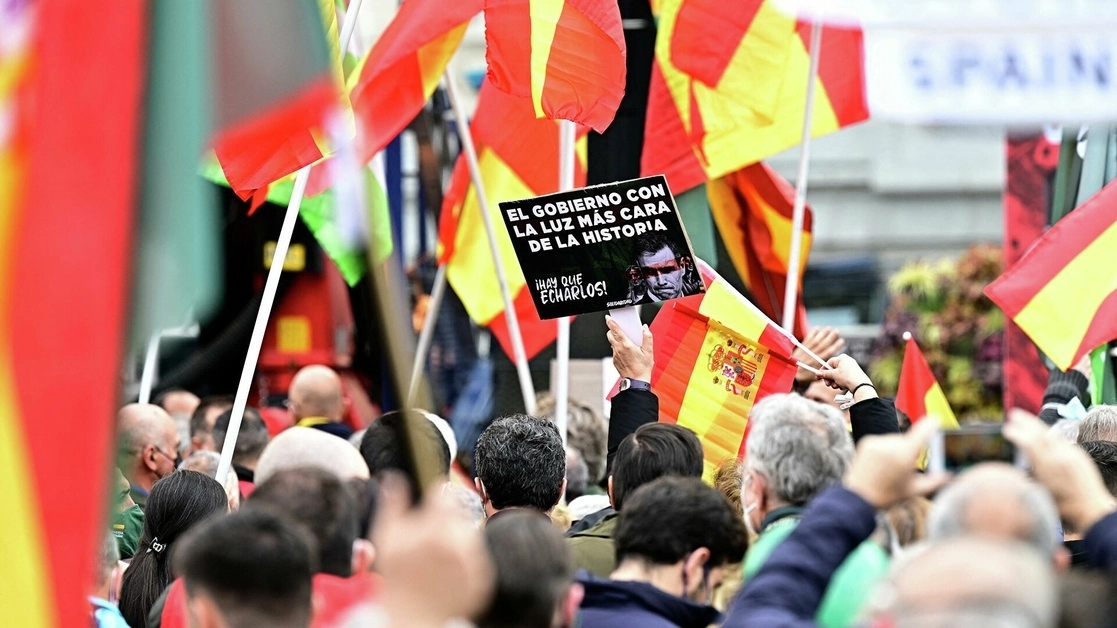 Protesta contra el alza de precios en la electricidad frente al ayuntamiento de Madrid. Foto Afp / Archivo