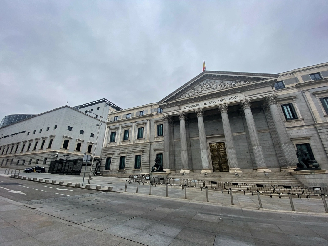 Fachada del Congreso de los Diputados en Madrid, España. Foto Europa Press / Archivo