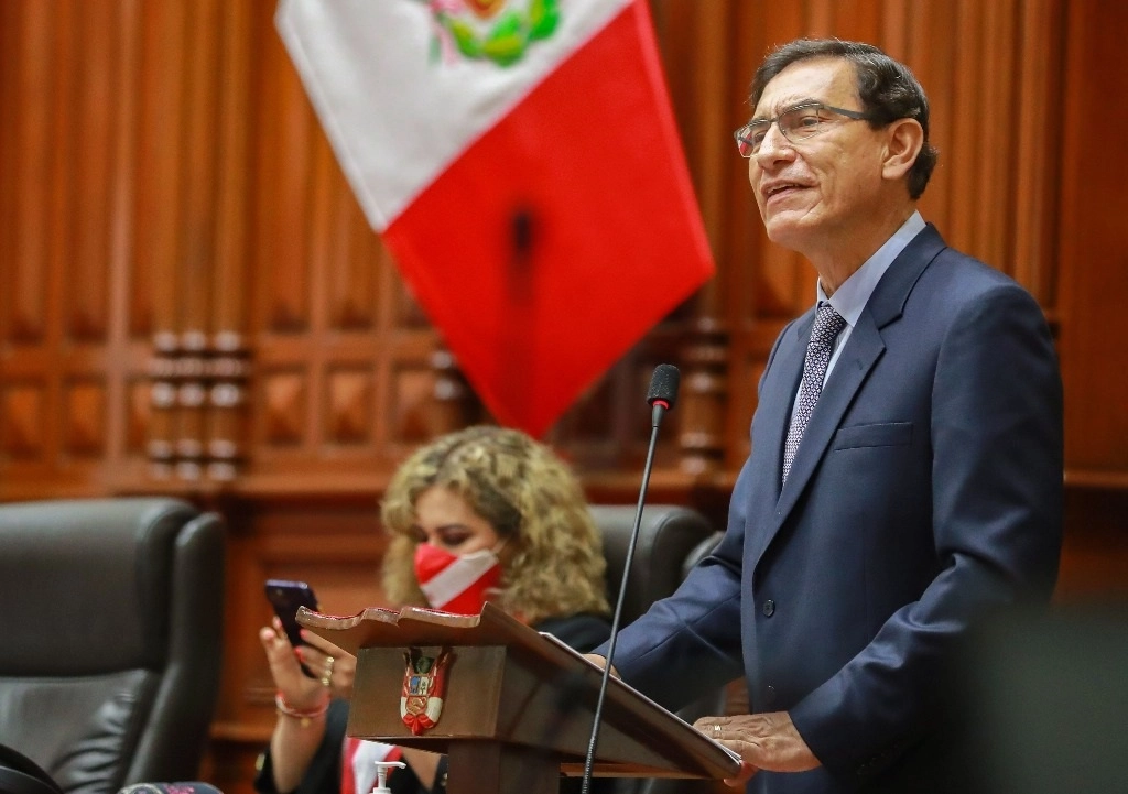 El presidente de Perú, Martín Vizcarra, fue destituido este lunes por el Congreso de ese país. Foto Afp