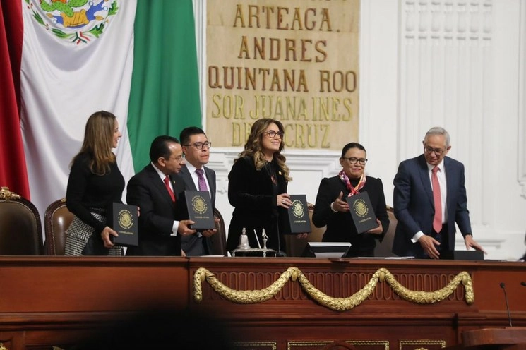 El Congreso de la Ciudad de México conmemoró, en sesión solemne, el primer año de la Constitución de la Ciudad de México. Foto Marco Peláez