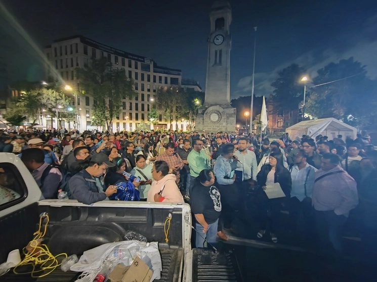 Maestros de la sección 22 de Oaxaca se manifestaron frente al magisterio estatal. Foto Tomada de https://www.facebook.com/cencos22oaxaca