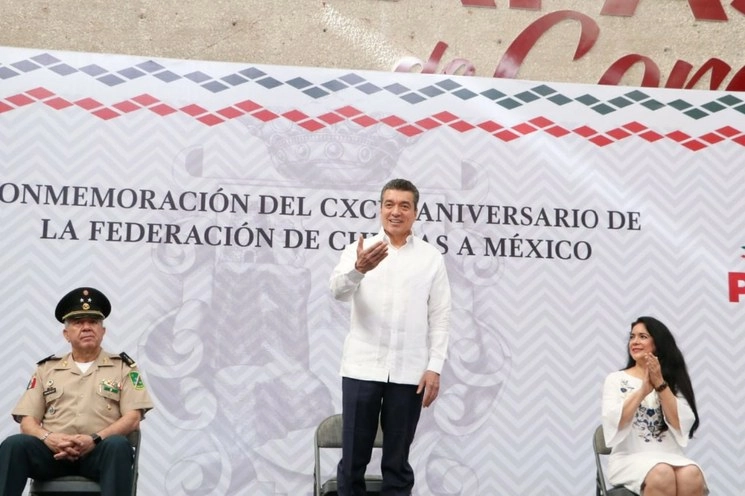 Escandón Cadenas convocó a todas y todos los servidores públicos de su administración, a “privilegiar la unidad y trabajar con honestidad y transparencia. Foto La Jornada