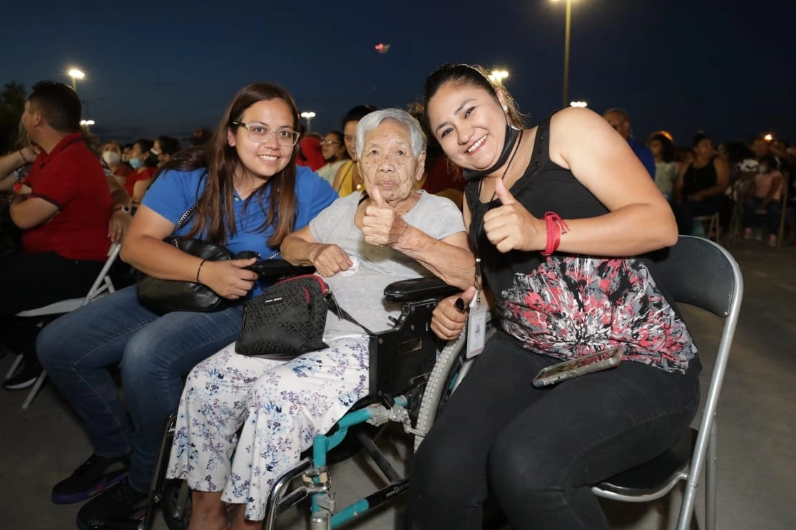 El Gobierno Municipal llevó a cabo la proyección de la película "Es mi vida" como parte de la primera semana cultural "Juangabrielisimo" en honor del famoso cantante Juan Gabriel. Foto Rubén Villalpando
