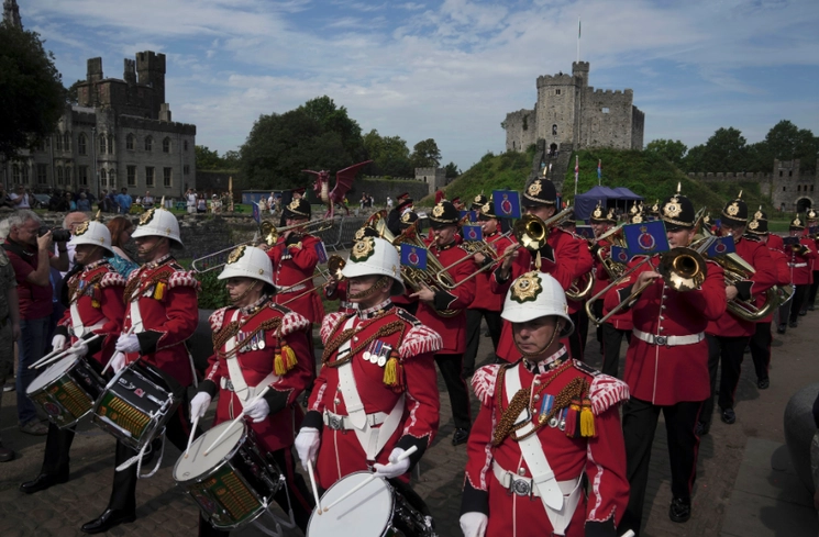 Marcha de la Royal Band para conmemorar el primer aniversario de la muerte de la reina Isabel II, en el Castillo de Cardiff, Gales, el viernes 8 de septiembre de 2023. Foto Ap